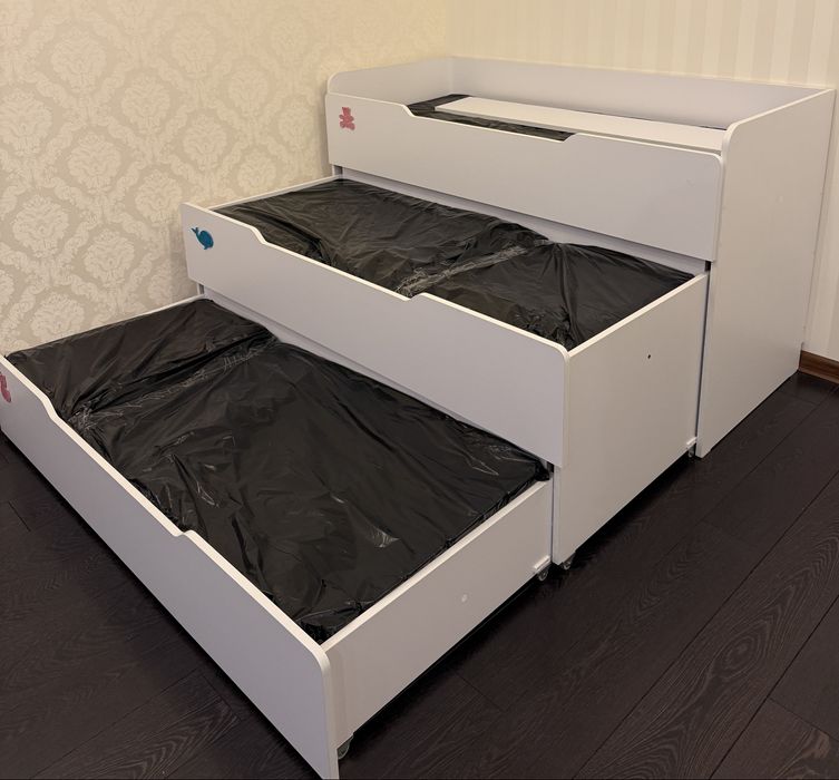 Дитяча кроватка трьохрівнева з 3 матрасами!