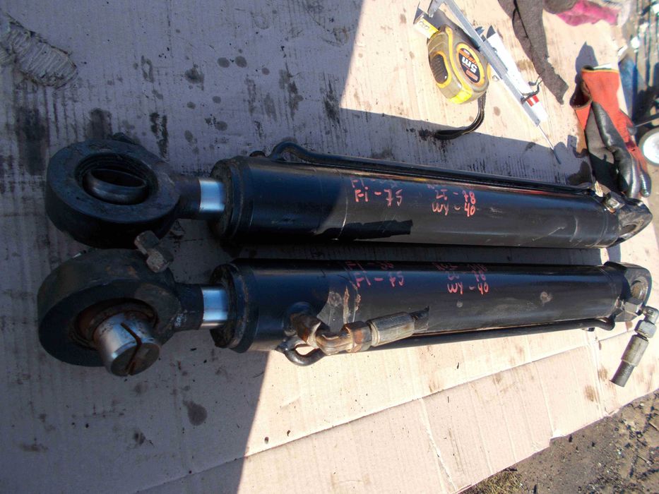 Siłownik Hydrauliczny Dwustronnego Działania 118cm rozłożony