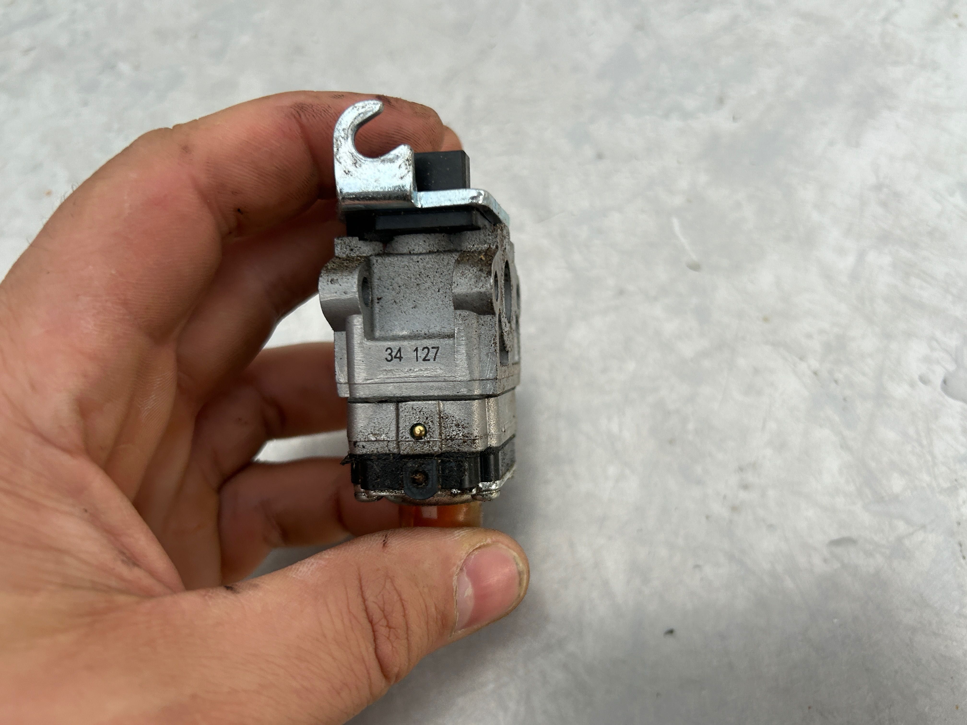 Gaźnik Makita EM2600L EM2600U ER2600L DOLMAR MS27C MS27U (413)