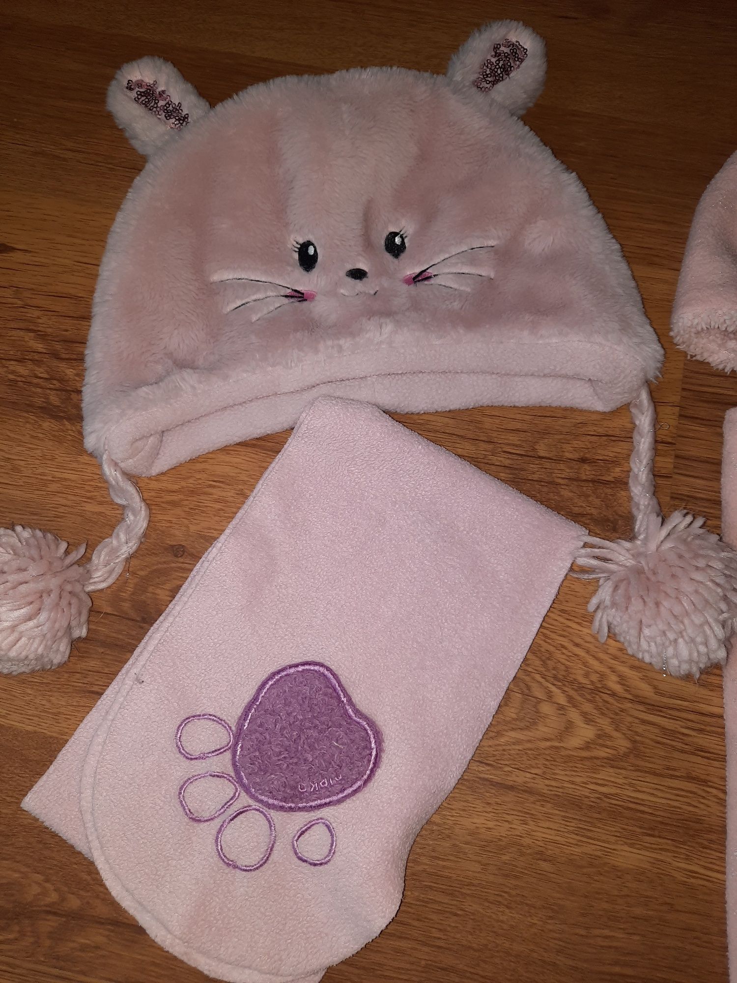 Czapka z daszkiem komin szalik rękawiczki