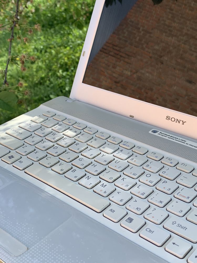 Ноутбук SONY Core i3/RAM 8/SSD 256