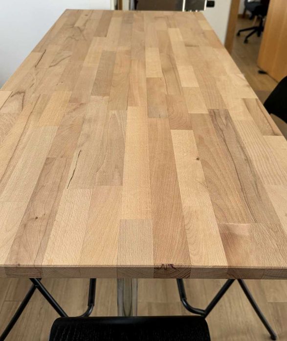 Mesa alta carvalho em ótimo estado – robusta e moderna, preço reduzido