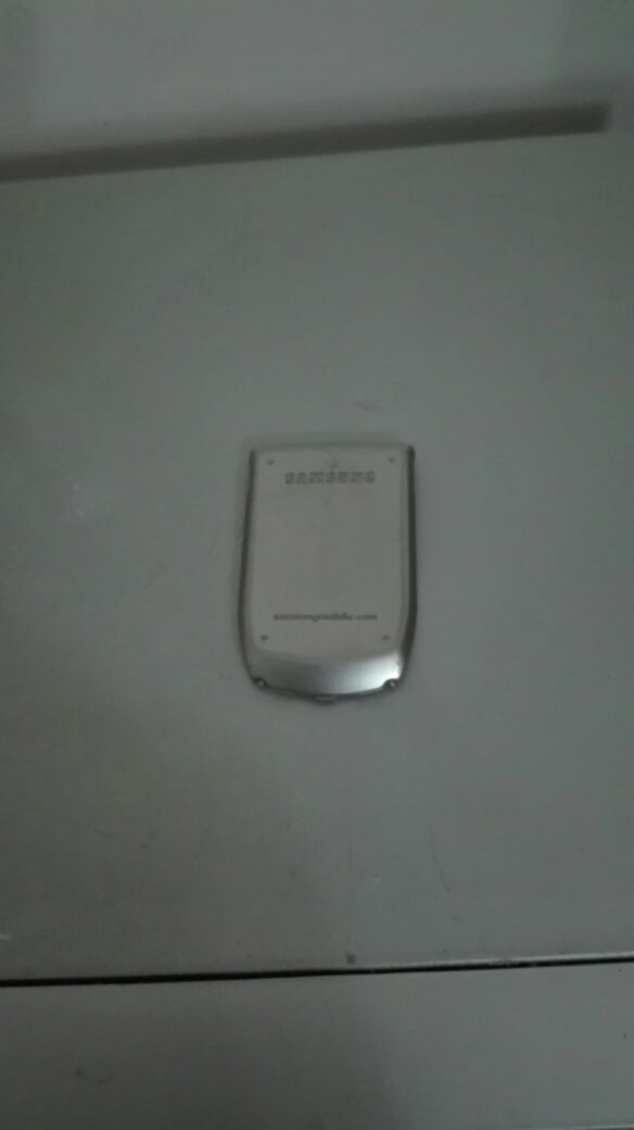 Telemóvel Samsung Z105(apena os acessórios).