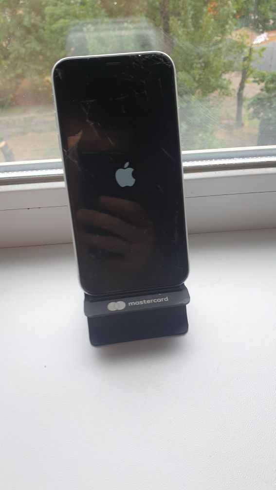 iPhone xr 128gb. Під відновлення.