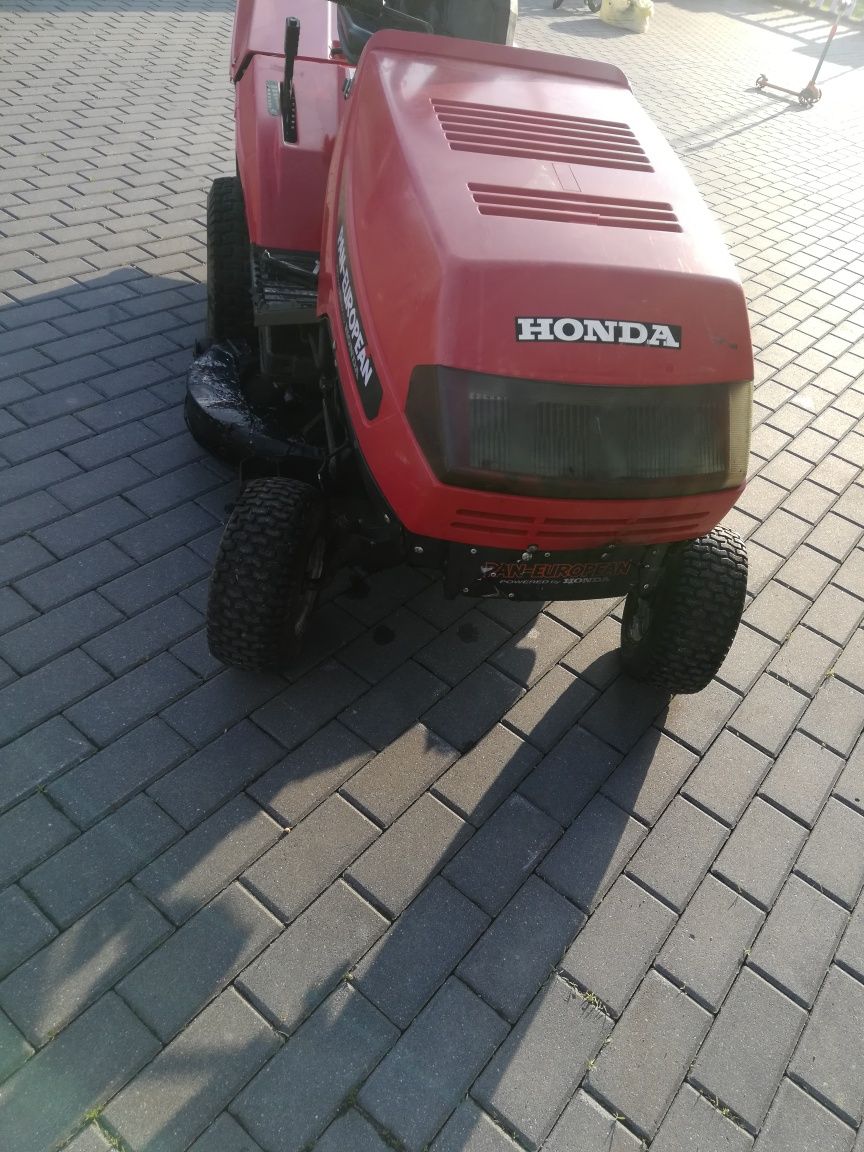 Kosiarka traktorek Honda 2213