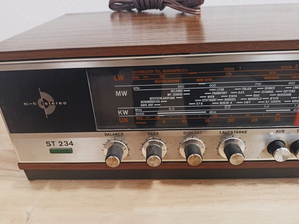Radio że wzmacniaczem Live-ST234.