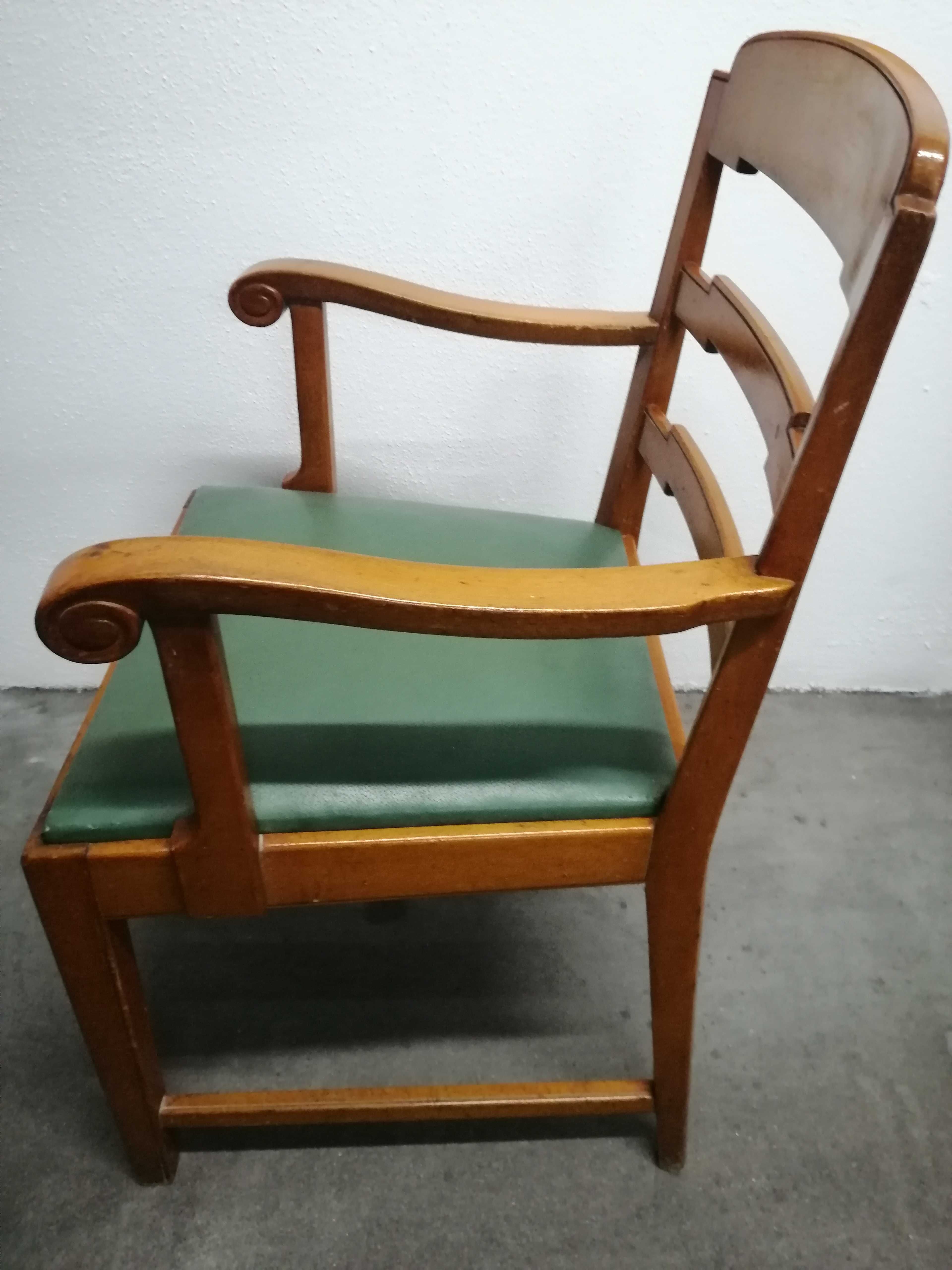 Cadeiras de braços vintage em madeira