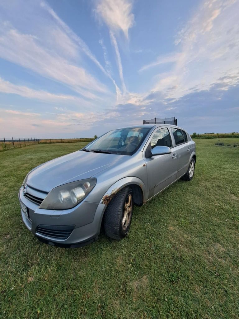 Opel Astra H. 2004. Sprawna