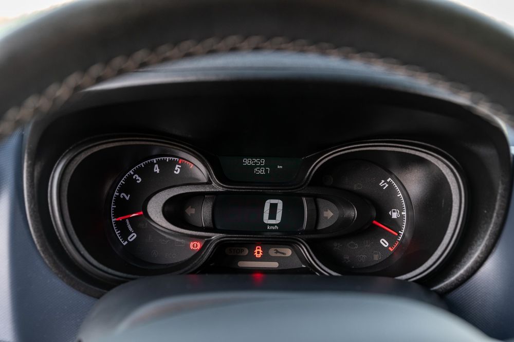 Wynajem busa 8-osobowy OPEL VIVARO 1.6 BiTurbo