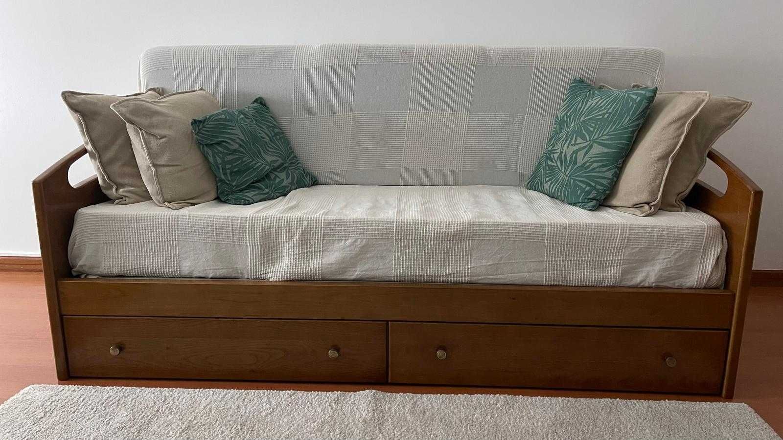 Cama solteiro com gavetas