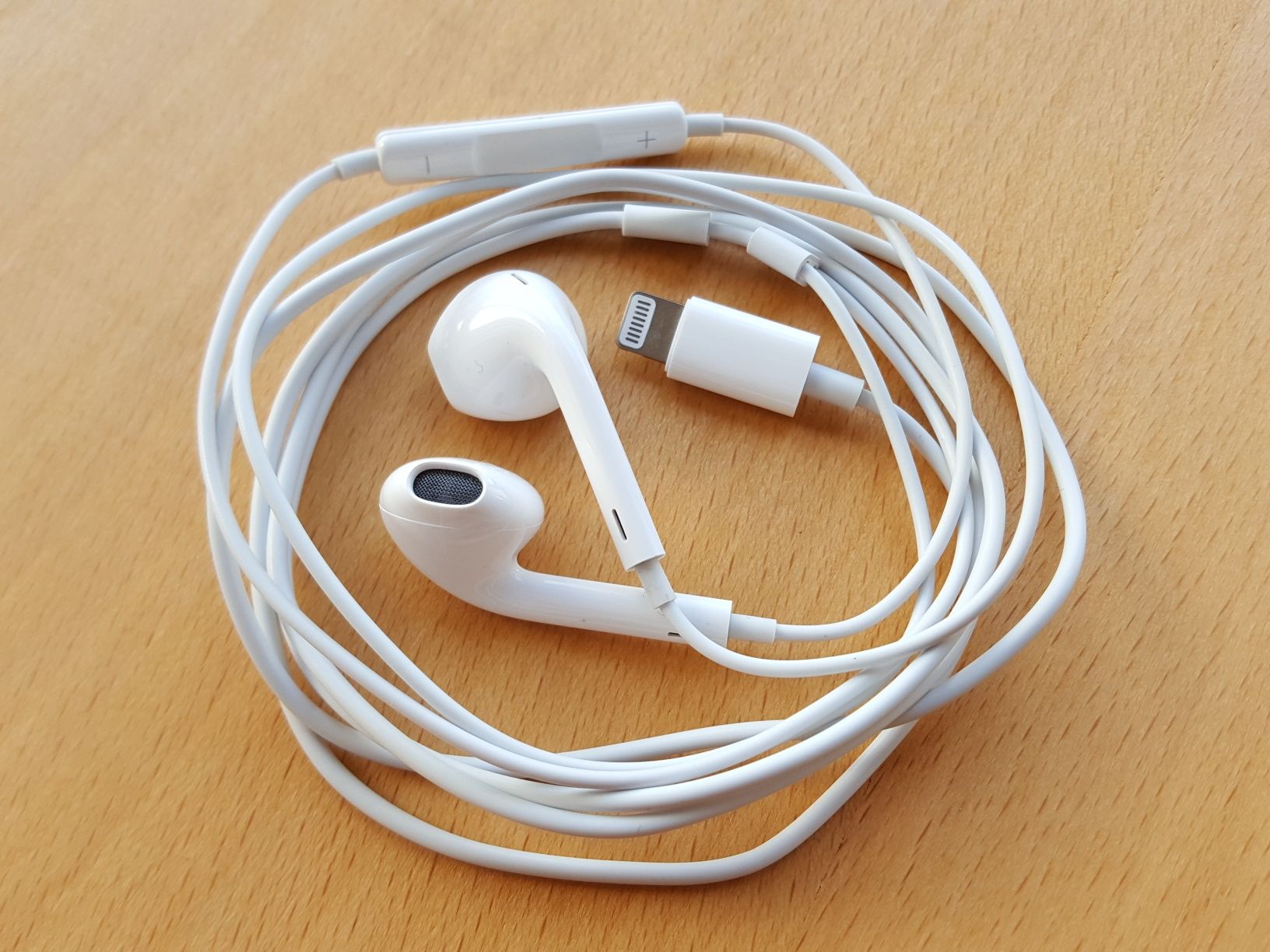 EarPods Lightning наушники Apple оригинальные A1748