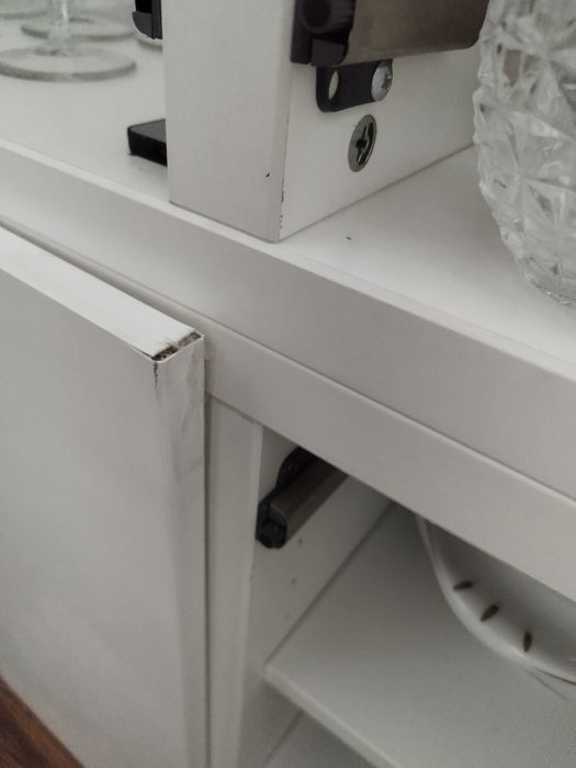 Aparador IKEA espaçoso