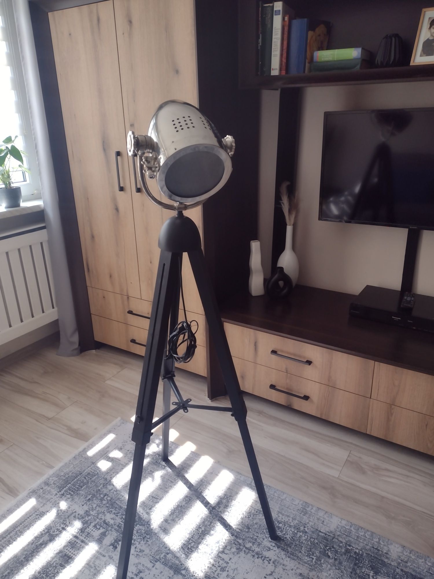 Sprzedam lampę nowoczesna stojaca