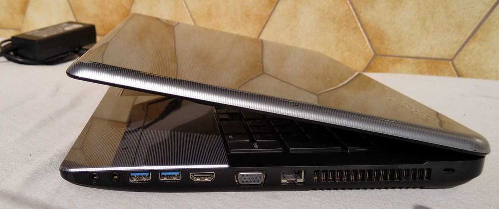 TOSHIBA Satellite L70-A/17,3" FHD/i7 /SSD 275GB/ 16GB RAM/ GT 740M/2