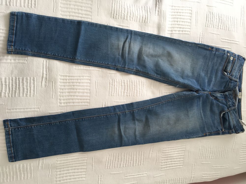 2 Pares Calças marca Pull&Bear c/ portes