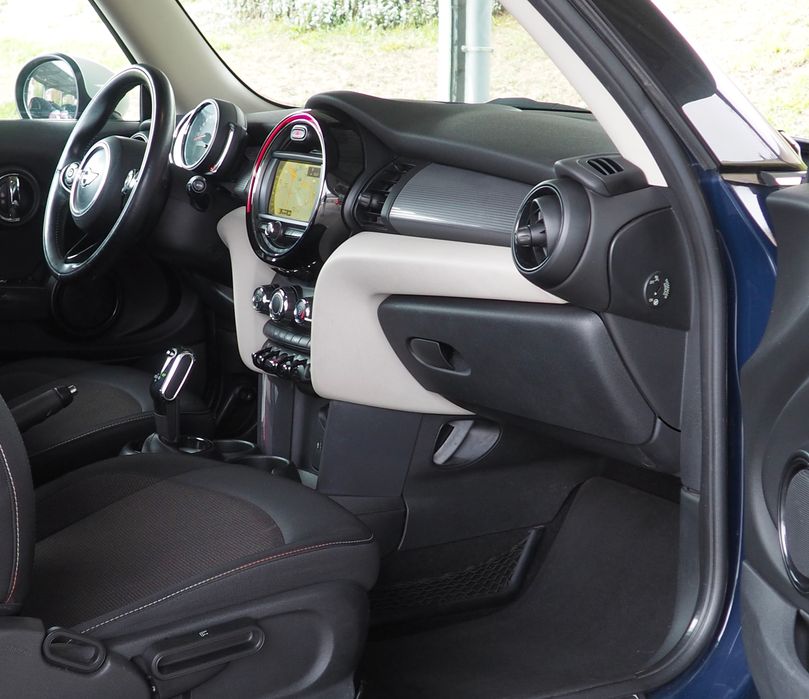 Mini Cooper D 1.5 automático (modelo 2018), gasóleo, GPS, JCW jantes