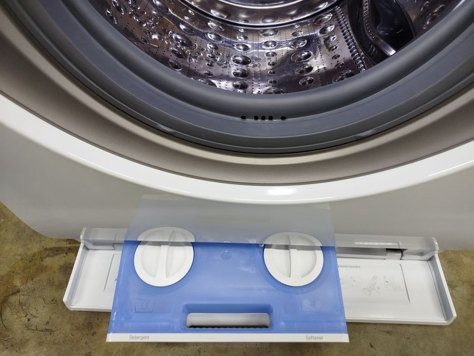 2в1 пральна машина з сушкою фірми LG, модель LSWD100E