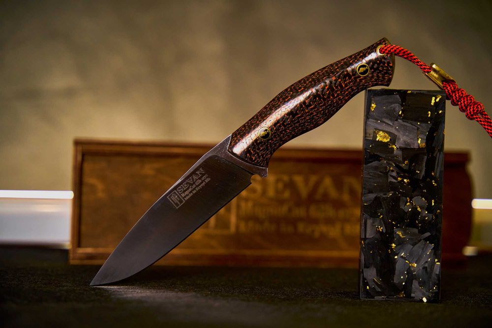 Ніж ручної роботи  із топової американьської сталі CPM MagnaCut