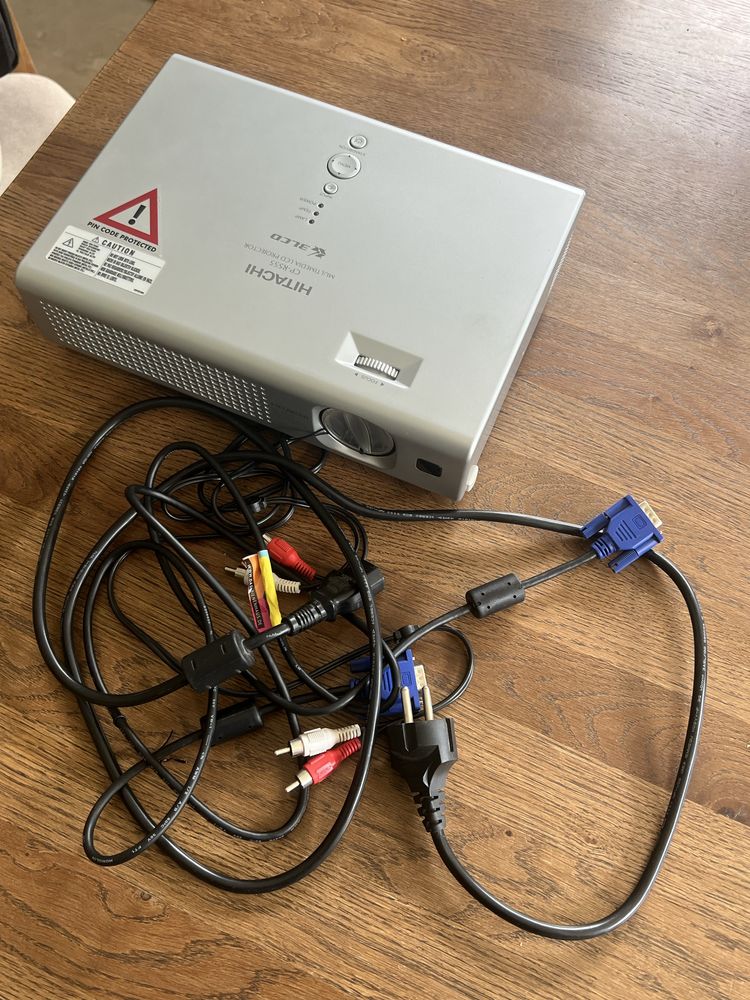 Projektor hitachi CP-RS55