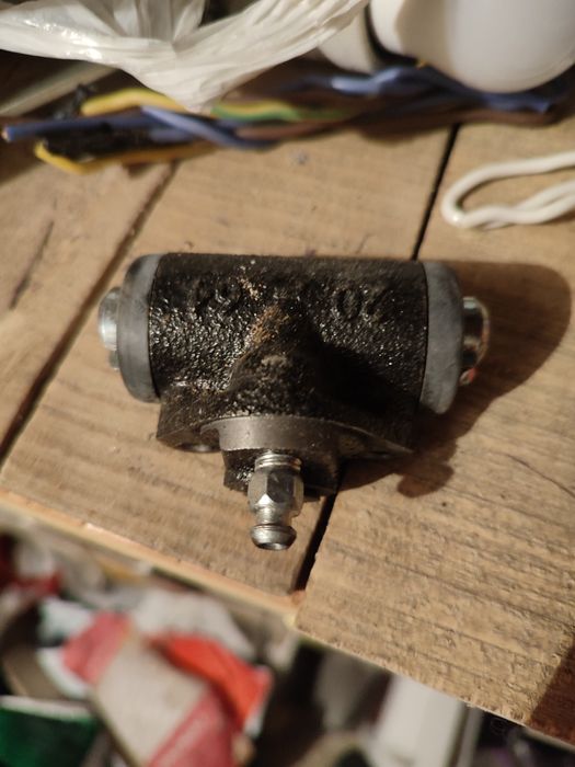 Задній тормозний циліндрик ваз 2108 ,09,099