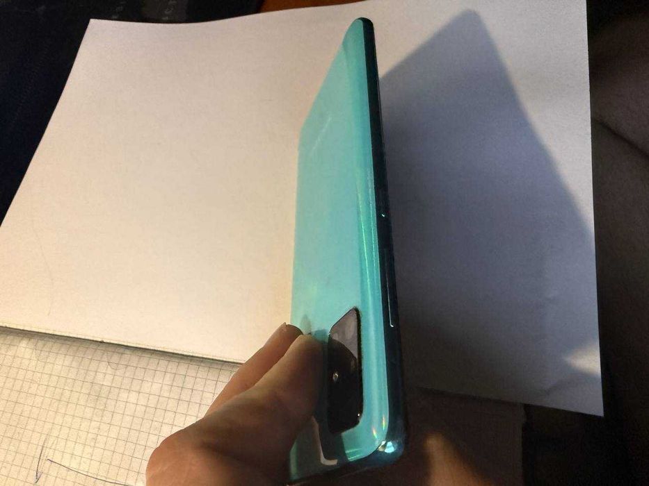 Продам Samsung Galaxy A51 4/128GB чехол у подарунок новий