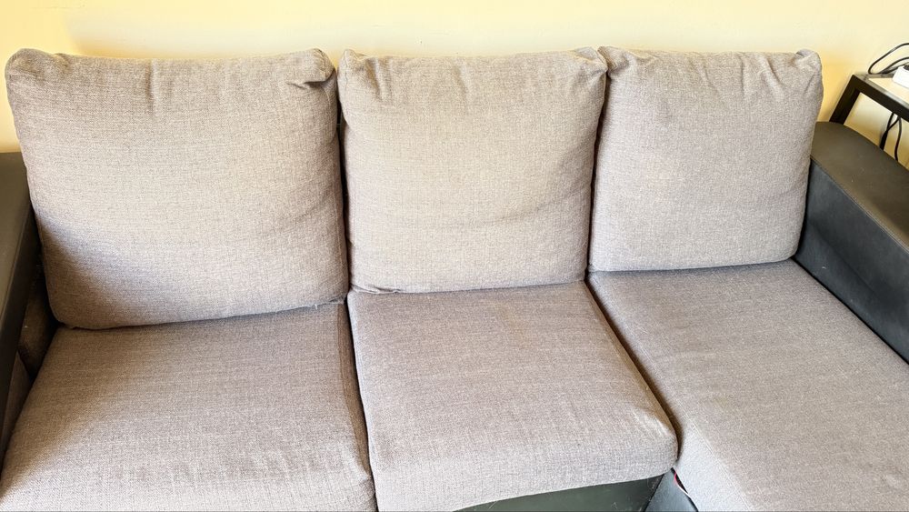 Sofá Chaise long 3 lugares com 2 puffs