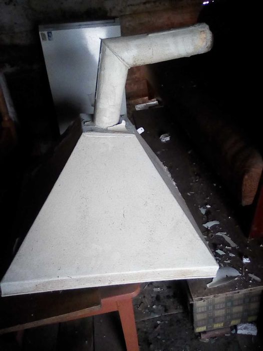 2 сітки норочні,витяжка для кухні,дерев плити з шафи,старий диван,кріс