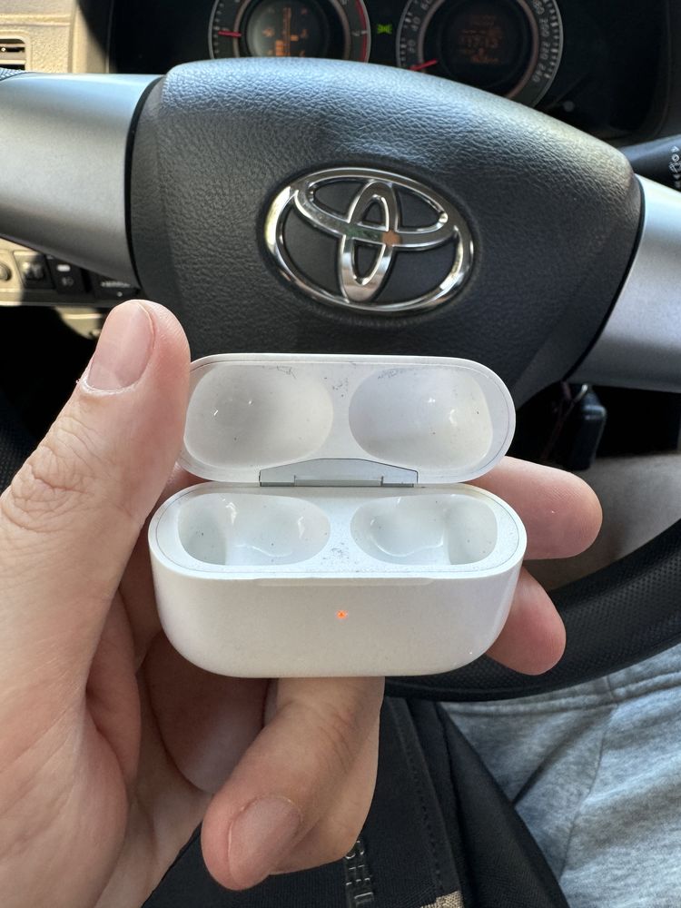 Кейс, футляр, зарядний пристрій apple airpods pro 2 A2700