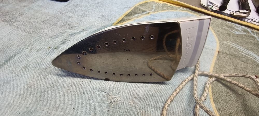 Ferro de engomar ufesa 1400W