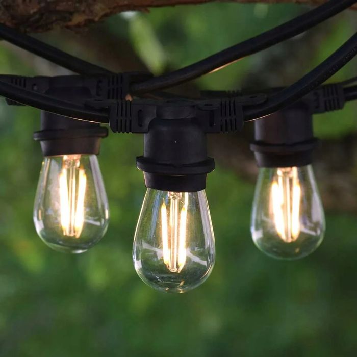 Oświetlenie ogrodowe 20m + 20x E27 LED – idealne na taras i imprezy