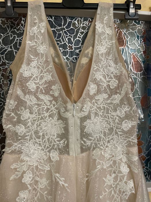 Suknia ślubna, koronkowy gorset, brokatowy dół