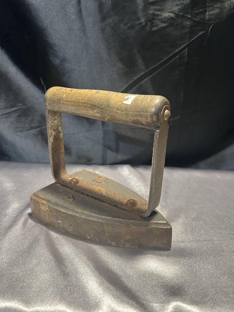Żeliwne Żelazko Vintage 301/24