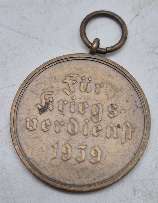 Medal Niemiecki Krzyż Zasługi Wojennej II Wojna SWASTYKA III Rzesza