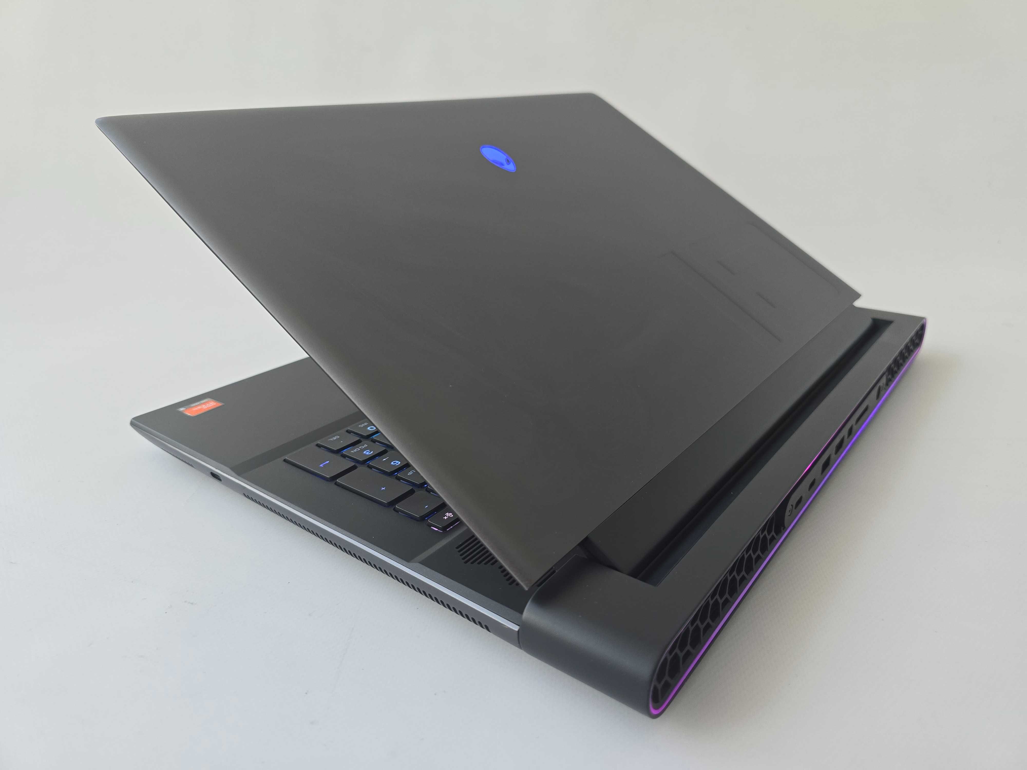 Alienware M18 R1 (2023) R9 7845HX/RTX 4070/RAM 16GB/SSD 1TB/IPS 480Hz
