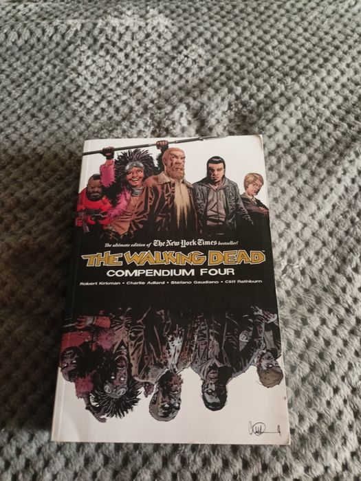 Komiks Walking Dead Compendium vol. 4