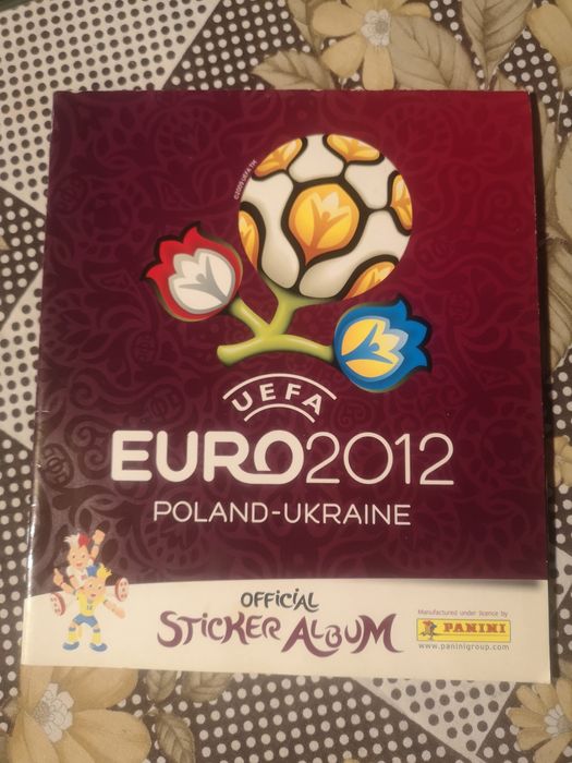 Cadernetas de futebol incompletas