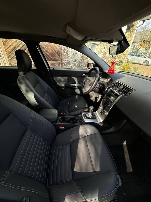 volvo v50 2004 року