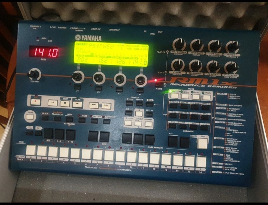 Yamaha rm1x groovebox impecável