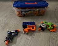 Lote Nerf + 3 pistolas MicroShots + caixa com dardos (Cascais)