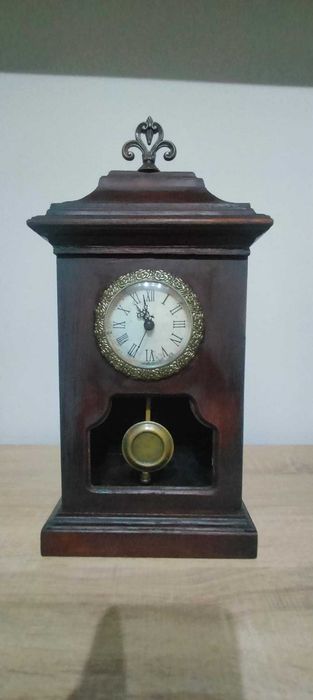 Relógio vintage, de madeira