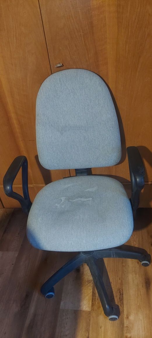 Tanio fotel obrotowy