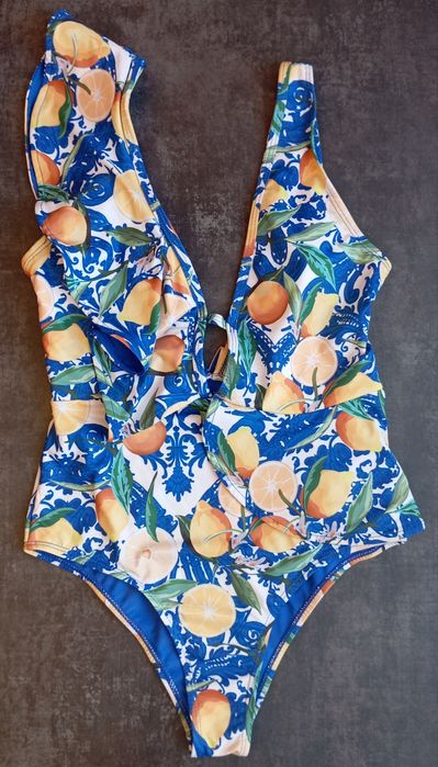 Купальник слитный размер М