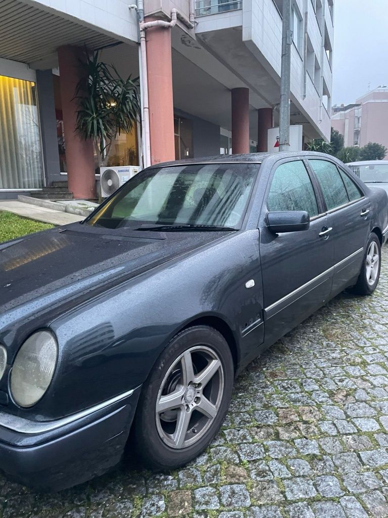 Vendo Mercedes-Benz
