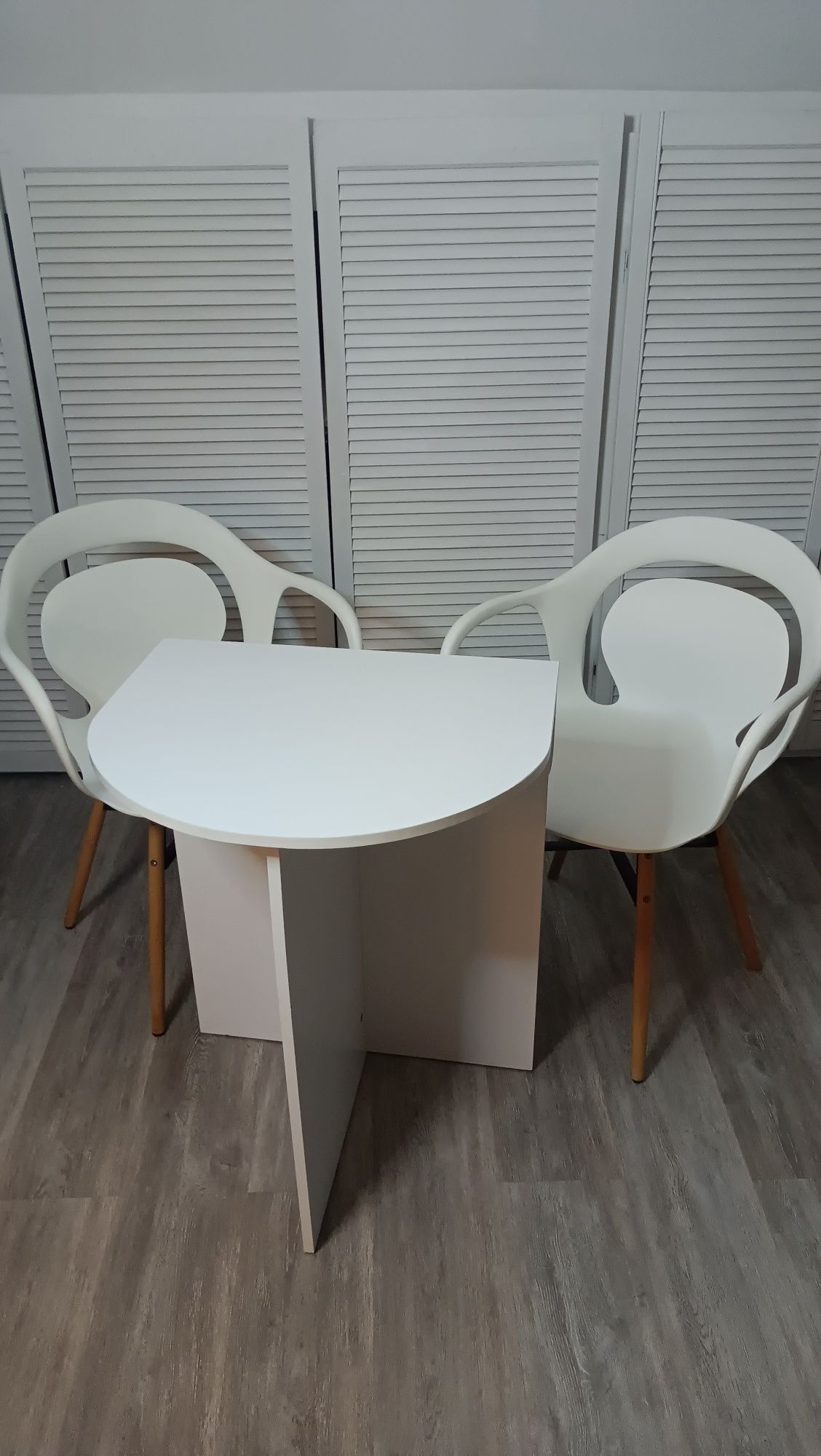 Stół składany z krzesłami skandynawskimi