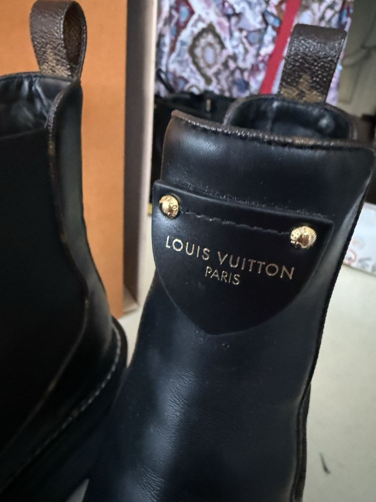 Louis Vuitton на 38 разм. Оригинал. Состояние новых.