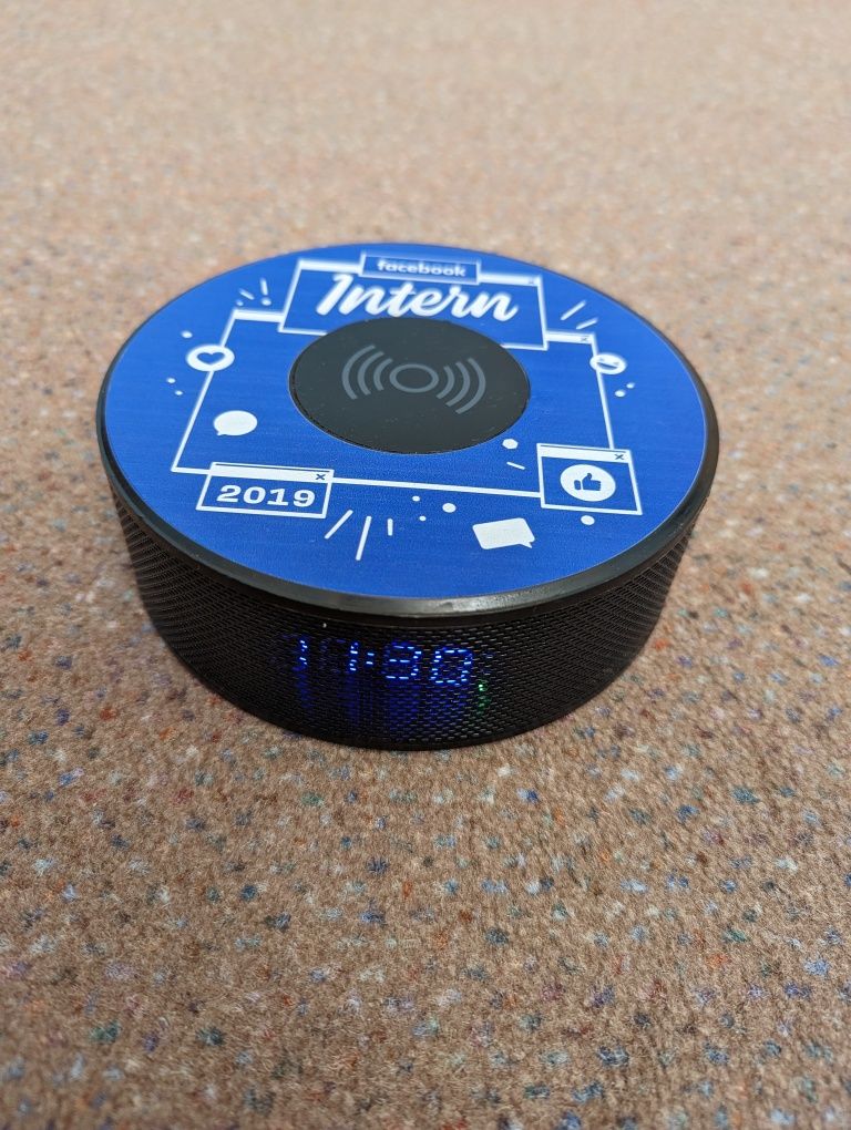 Głośnik bluetooth z mikrofonem, zegarem i alarmem