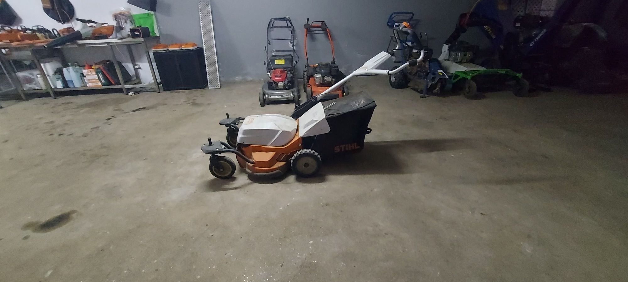Corta relva Stihl RMA 765V