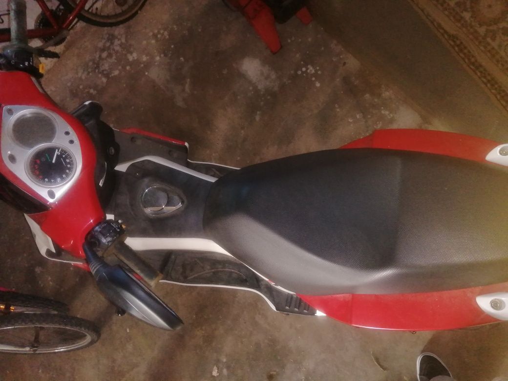 Scooter pgo gmax 125