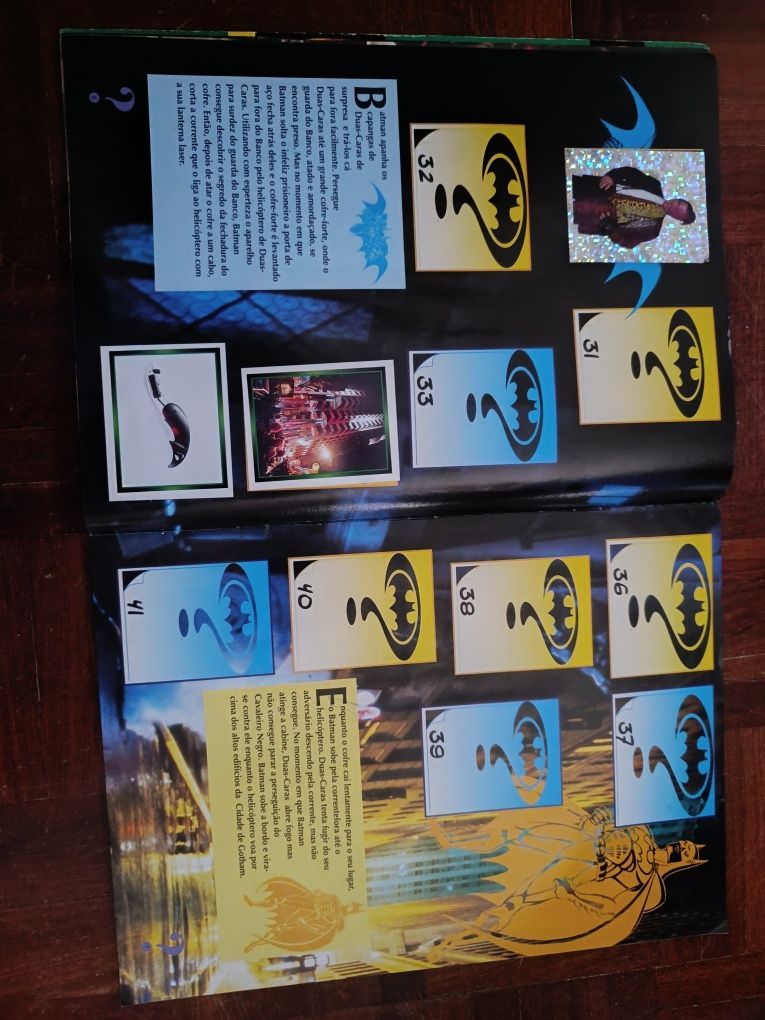 Caderneta de cromos incompleta Batman Forever