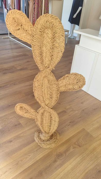 Cato decorativo em vime